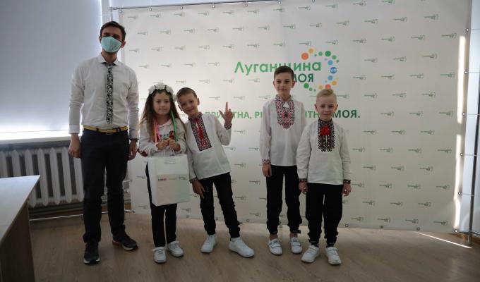 Нагороджено переможців конкурсу до 30-річчя Незалежності України «Луганщина очима молоді»