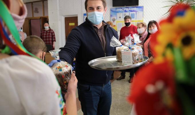 «Бути добру»: Сергій Гайдай привітав дітлахів з прийдешнім Великоднем