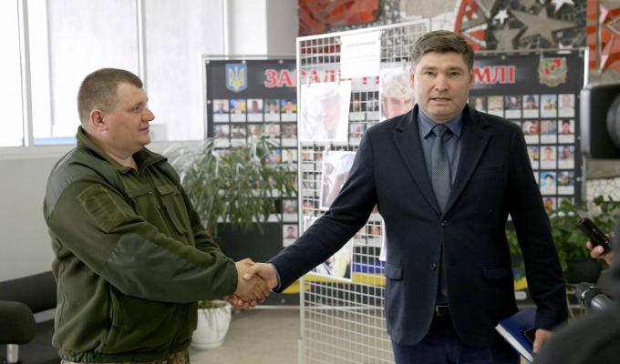 «Обличчя передової»: фотовиставка про захисників відкрилася в Сєвєродонецьку