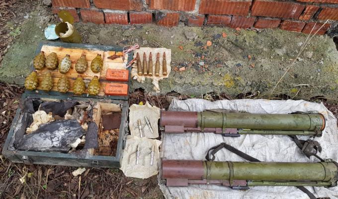 Два протитанкові гранатомети вилучили співробітники СБУ із чергового схрону на Луганщині