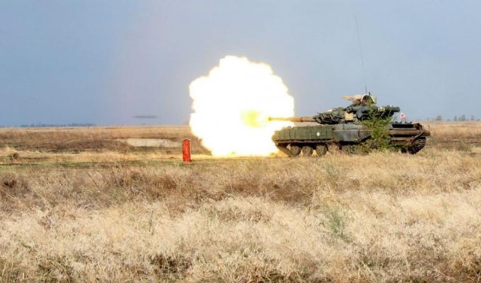 Новини АТО: на Луганщині ворог застосував танки та артилерію