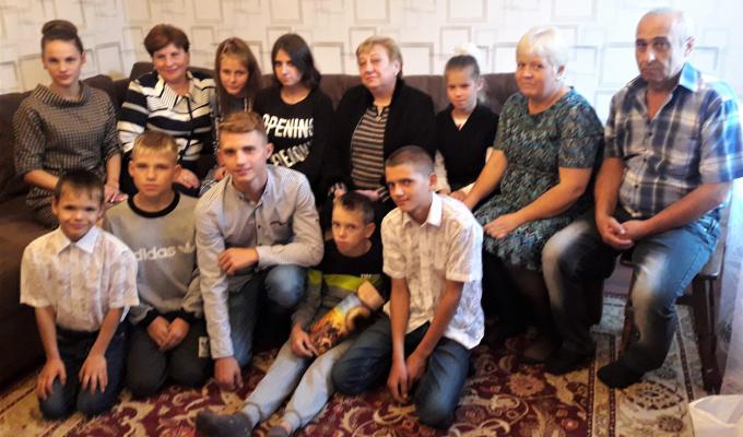 Відвідування родин, які виховують дітей-сиріт та дітей, позбавлених батьківського піклування.
