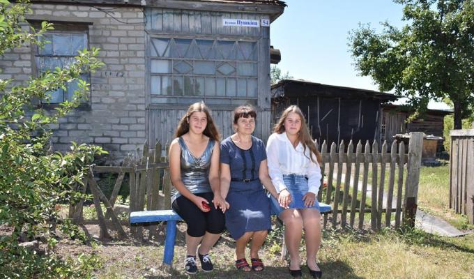 На Старобільщині сестри-сироти знайшли свою родину