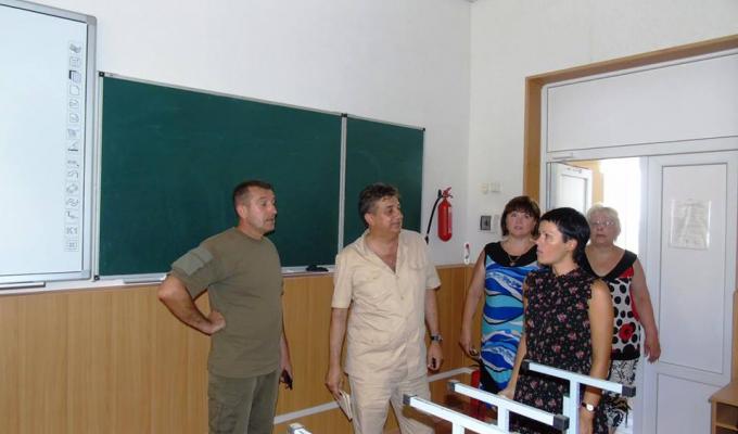 Перевірено Попаснянські ЗОШ: проблеми освітніх закладів вирішує обласна влада 