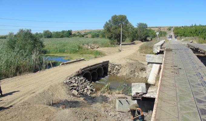 На Попаснянщині відновлюють міст через річку Лугань