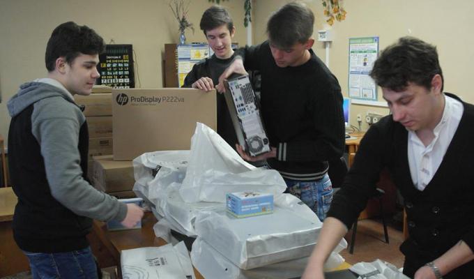 Завдяки ЮНІСЕФ станично-луганські школи поповнилися новими комп’ютерами