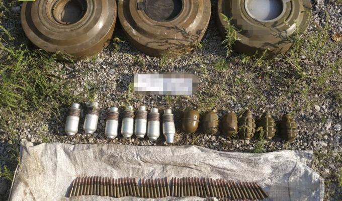 На Луганщині СБУ виявила схрон з протитанковими мінами та гранатами