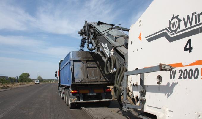 Велике будівництво: на маршруті Старобільськ – Новоайдар відновлюють дорожнє покриття