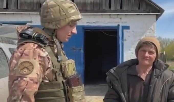 Поліцейські Луганщини разом з волонтерами з Німеччини доставили мешканцям Красноріченської громади ліки та продуктові набори