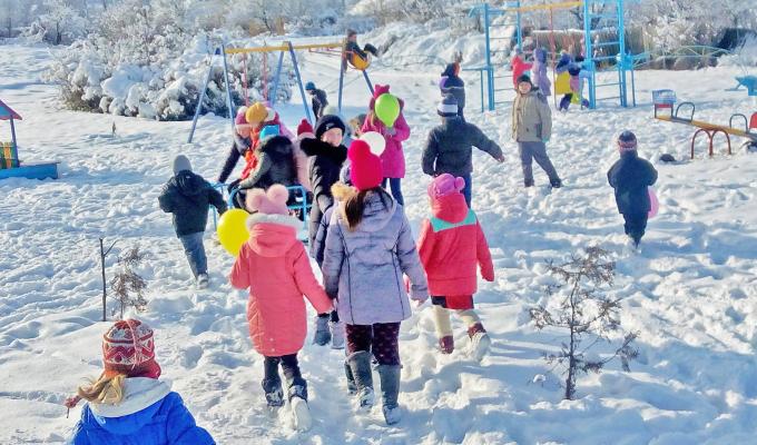 У Кримському відкрили дитячий майданчик 