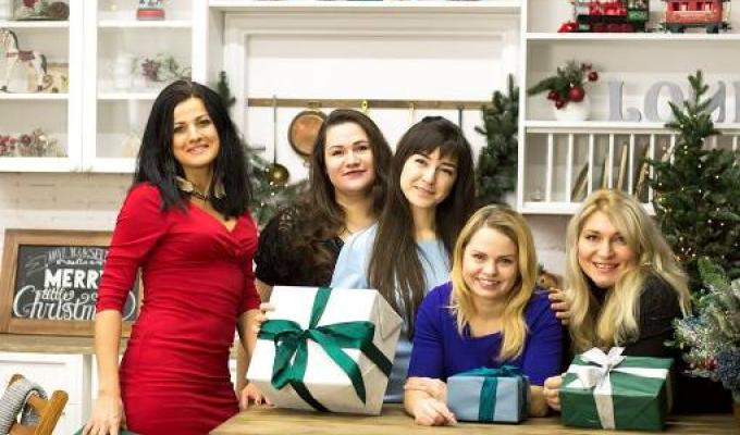 «Особливі матусі» з Луганщини випробували на собі силу фототерапії