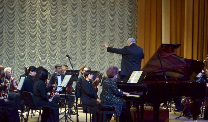 Луганська обласна філармонія запрошує на концерт Академічного симфонічного оркестру під керівництвом Євгена Тутевича