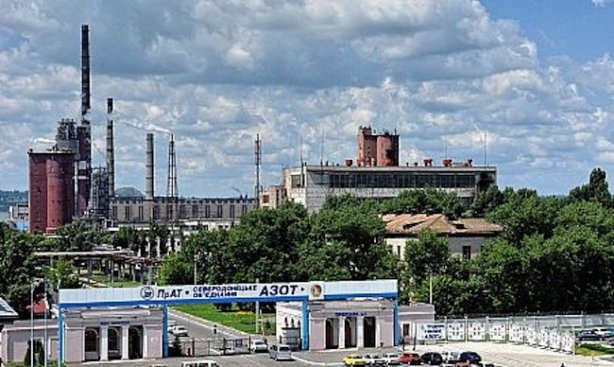 Керівництво облдержадміністрації різко негативно ставиться до перспективи скорочень працівників на ПрАТ «Сєвєродонецьке об'єднання« Азот» і робить все можливе для недопущення даного розвитку подій.