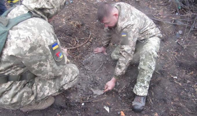 Окупанти знову стріляють по мирних мешканцях: пошкоджені три будинки у с. Новозванівка Попаснянської територіальної громади