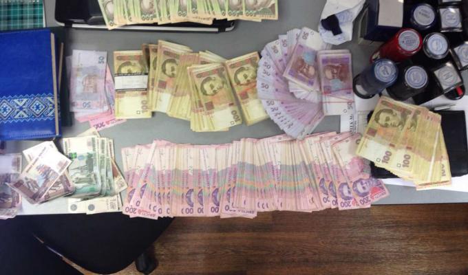 В області викрито діяльність міжрегіонального центру мінімізації митних платежів з обігом у 100 млн гривень