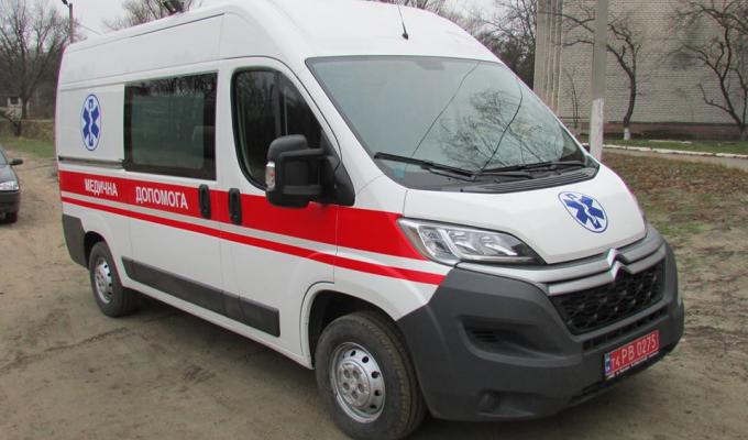 У містах і районах області: для медиків Станично-Луганського району придбано санітарний автомобіль