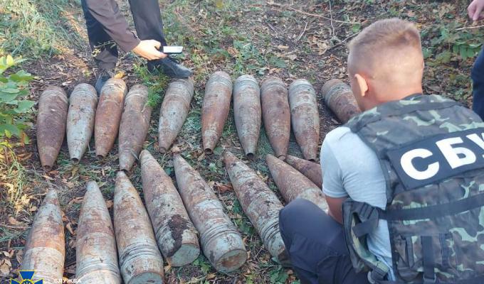 СБУ виявила схрони бойовиків поблизу лінії розмежування: вилучено снарядів на понад 300 кг тротилу
