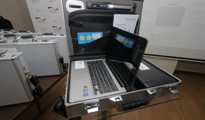 ЦНАПи Лисичанської та Сєвєродонецької міських рад отримали мобільні кейси 