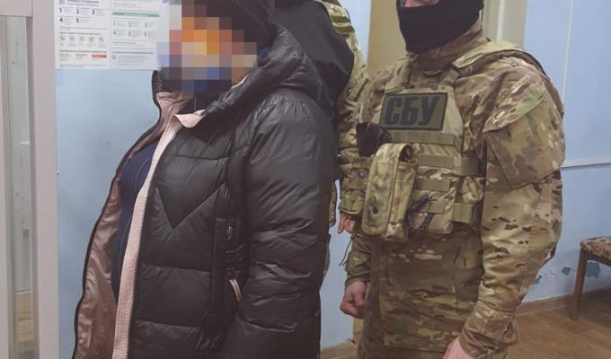 СБУ затримала агентку РФ, яка збирала розвіддані для вчинення вибухів проти підрозділів української спецслужби на сході України