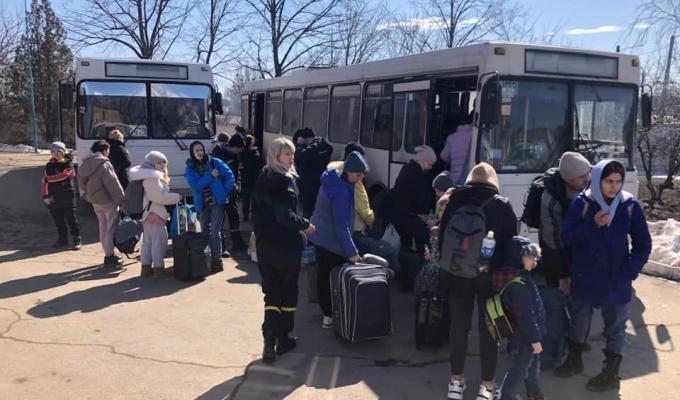 Сергій Гайдай: близько 650 жителів Луганщини евакуйовані сьогодні до західних областей