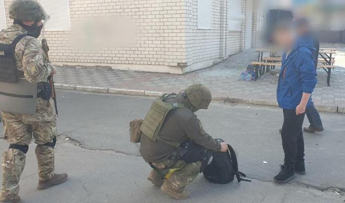 У Лисичанську затримано чоловіка, який передавав росіянам  інформацію про розташування ЗСУ