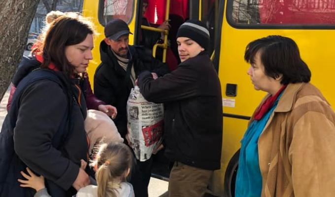 Понад 200 людей евакуйовані із Лисичанська, Сєвєродонецька, Гірського, Попасної та Кремінної, – Сергій Гайдай