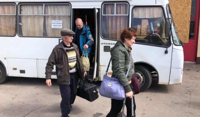 73 людини евакуювали з Луганщини 25 квітня, – Сергій Гайдай