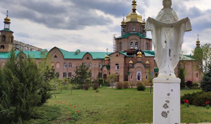 На Луганщині росіяни зруйнували щонайменше сім православних храмів