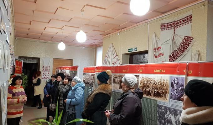 На Новоайдарщині відкрили виставку «Українське військо: 1917-1921»
