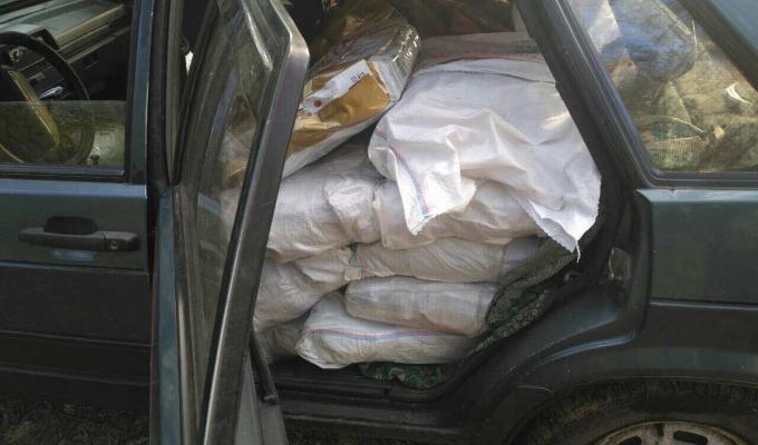 На незаконній переправі затримано корм для тварин