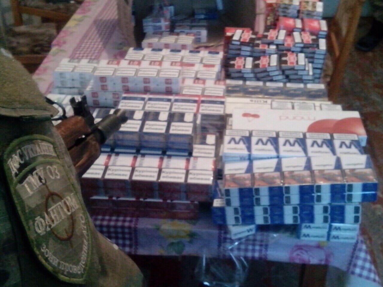 Співробітники спецпідрозділу «Фантом» викрили діяльність підпільного грального залу та реалізацію контрафактних цигарок