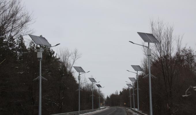 Велике будівництво: на мосту у Новоайдарі монтують освітлення