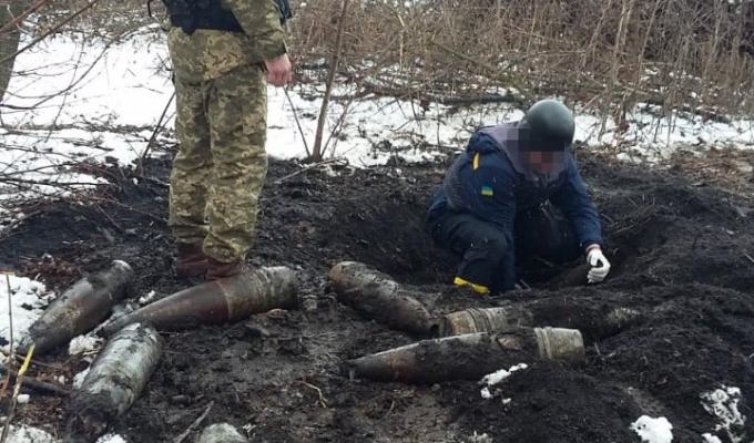 СБУ виявила схрони бойовиків зі снарядами далекобійної артилерії