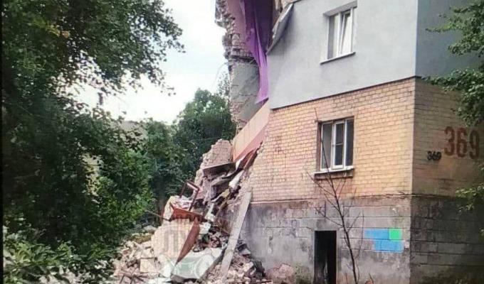 Лисичанськ потерпає від нескінчених авіаударів: зруйновано відділ поліції, пошкоджено територію НПЗ, – Сергій Гайдай