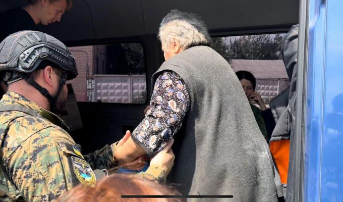 "Тиха евакуація": вчора на Луганщині врятували життя 17 громадянам