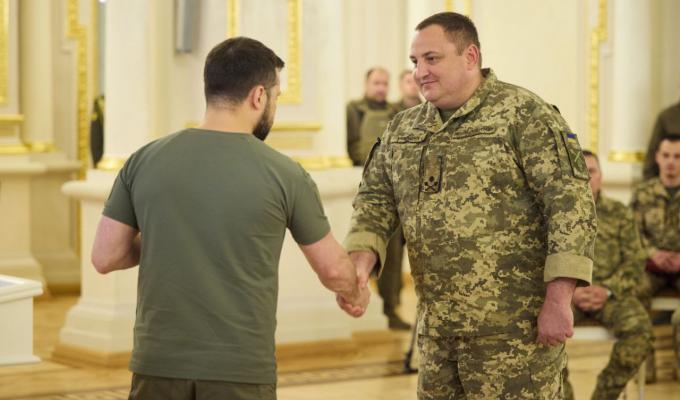 Президент України вручив орден «Золота Зірка» Дмитру Красильникову