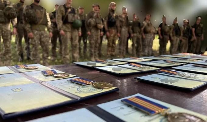 Командир ОТУ "Північ" вручив відзнаки Головнокомандувача ЗСУ військовим 24 ОМБр