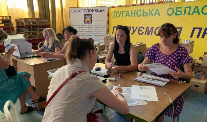 Впродовж липня Сєвєродонецький гумхаб у Дніпрі надав допомогу 3983 переселенцям