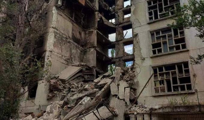 Сергій Гайдай: росіяни атакують Бахмут з боку Попасної, черговий бій поблизу Білогорівки та Лисичанського НПЗ. У захоплених містах ворог вдається до нових методів мобілізації – в обмін на харчі збирає інформацію про чоловіків у літніх людей