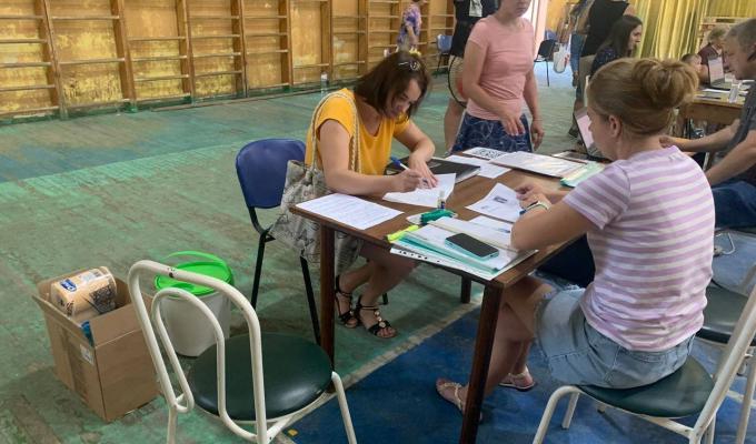 Гуманітарний хаб з Рубіжного розсилає поштою незахищеним верствам населення громади товари першої необхідності