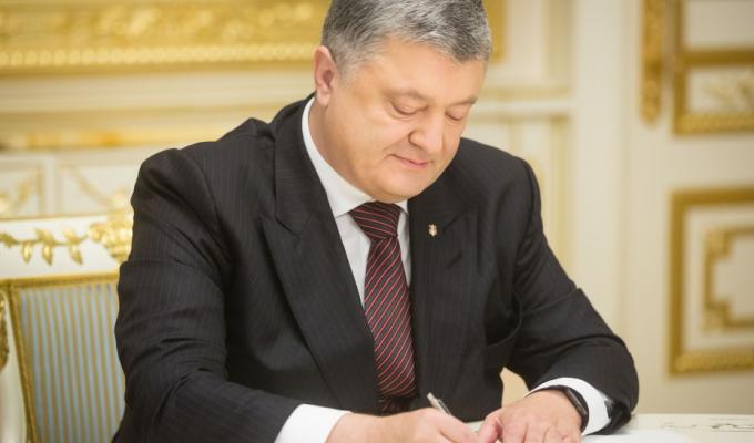 Президент підписав Закон щодо встановлення офіційного святкового і неробочого дня – 25 грудня
