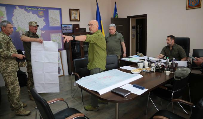 Урядова делегація разом із Сергієм Гайдаєм вирушає безпосередньо на місця пожеж на Луганщині для визначення обсягу допомоги