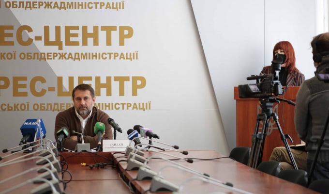 Поки ми не закриватимемо область повністю, але жорстко перевірятимемо дотримання карантинних обмежень, – Сергій Гайдай щодо потрапляння Луганщини до «червоної» зони