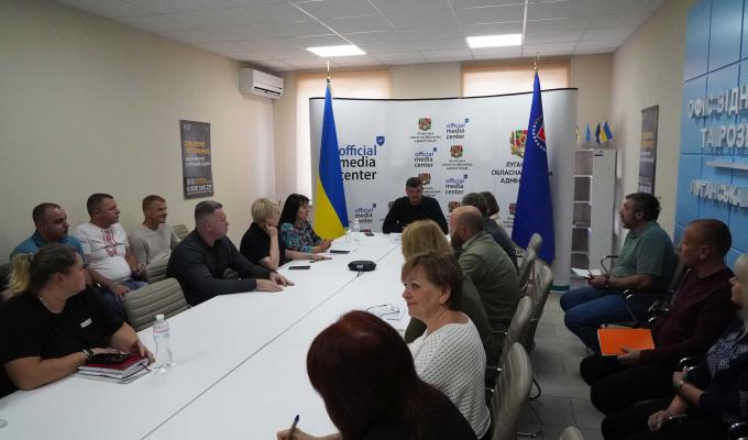 Артем Лисогор представив керівникам структурних підрозділів облдержадміністрації та громад Луганщини нового начальника Сєвєродонецької МВА – Олексія Харченка