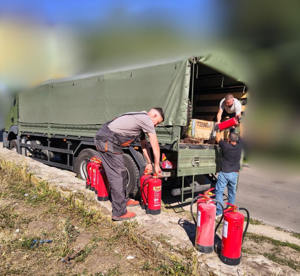 Двом військовим з'єднанням, що боронять Луганщину, передали партію вогнегасників, – Олексій Харченко