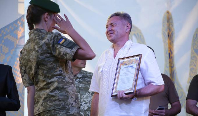 Знаних луганчан привітали на честь річниці незалежності