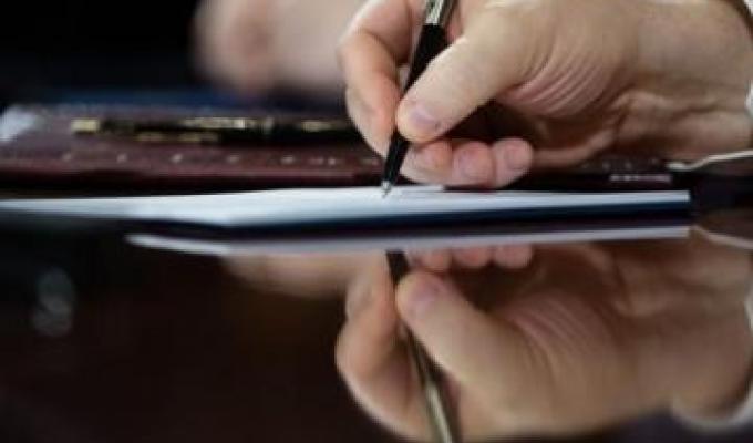 Президент підписав Закон щодо видачі тимчасових дозволів на телерадіомовлення в зоні проведення АТО та прикордонних районах України