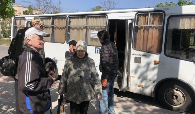 До Дніпра вже прямують 34 лисичанина та житель Попаснянської громади: евакуаційне авто потрапило під обстріл, – Сергій Гайдай