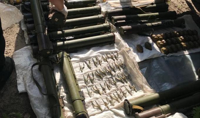 Учасникам організованого злочинного угруповання, викритим СБУ на збуті зброї у зоні проведення ООС, оголошено про підозру