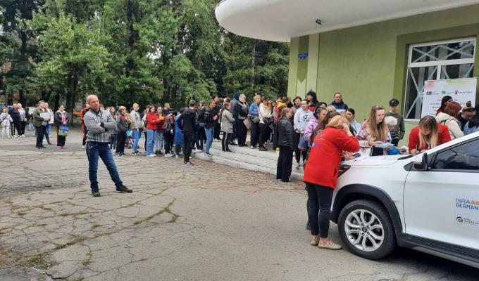 На вихідних штаб допомоги переселенцям Гірської громади працював у Першотравневську на Дніпропетровщині